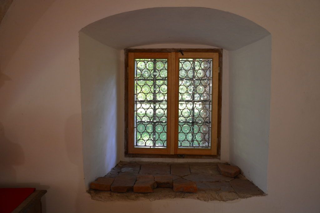 Zrekonstruowane gomółkowe przeszklenie okien
